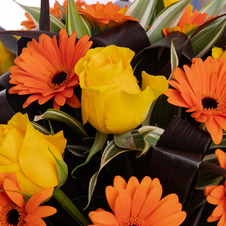 Buchet de flori cu gerbera si trandafiri [1]