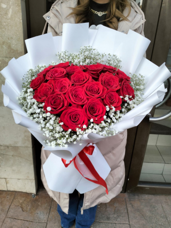 Flori de Sf Valentin - Buchet trandafiri rosii in forma de inima