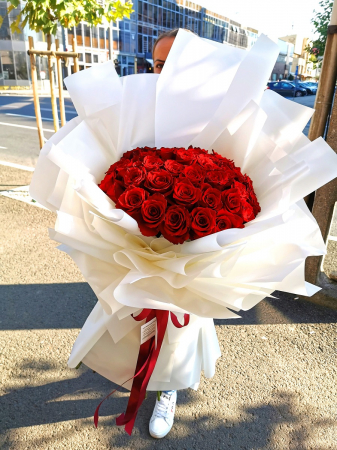 Buchet 65 trandafiri rosii [1]