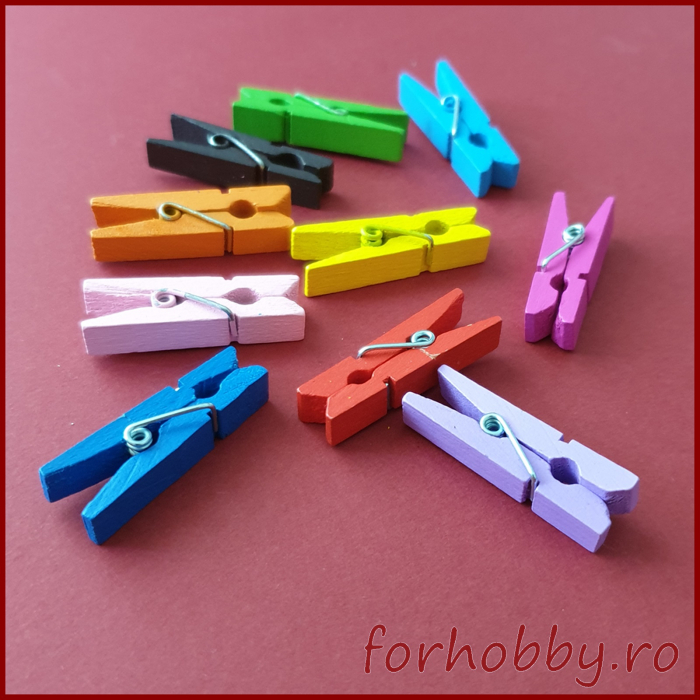 carlige-mici-colorate-din-lemn [2]