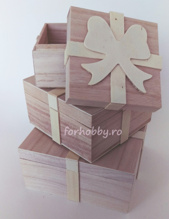 cutii-lemn-tip-cadou-cu-fundita-pentart [1]