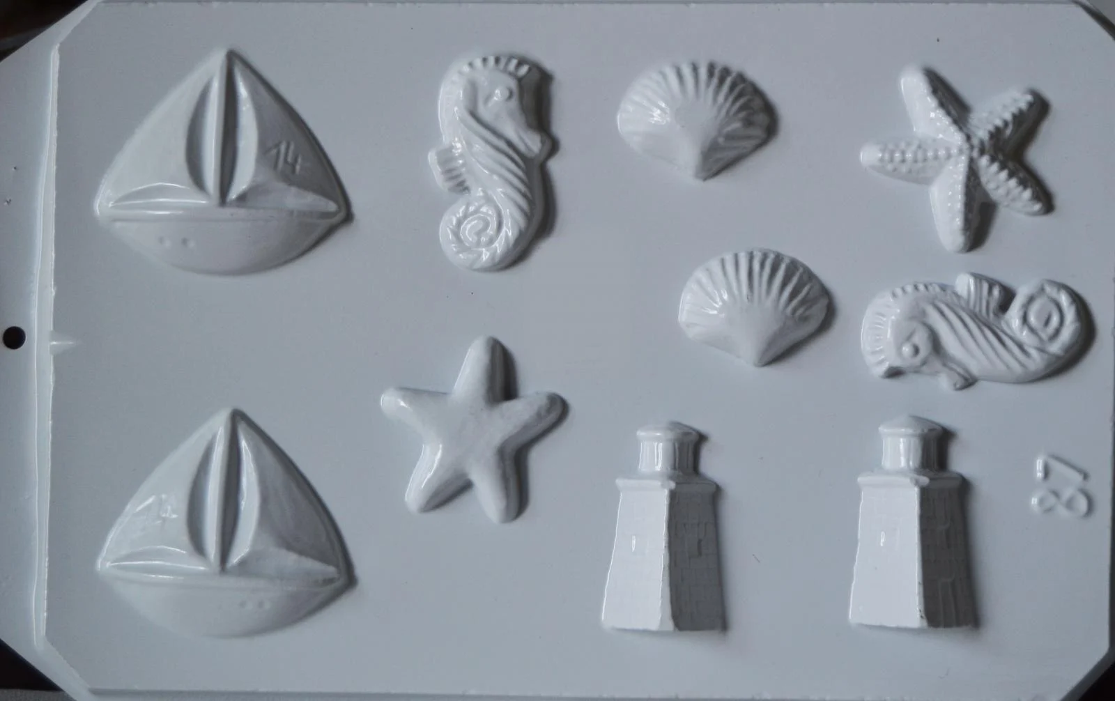 Modele marine - matrita-pentru-turnat-far-barca-pentart