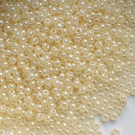 margele-nisip-preciosa-ornela-11-0-47113-crem-sidefat [1]