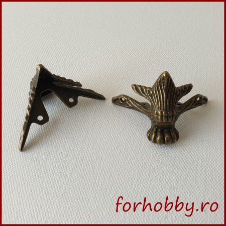 Accesorii metalice - picior-metalic-pentru-mobilier-mic-40-x-46-mm