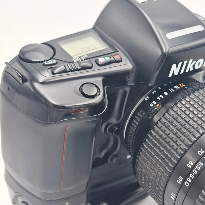 aparat-foto-film-nikon-f90x-obiectiv-28-200mm-d.jpg [3]