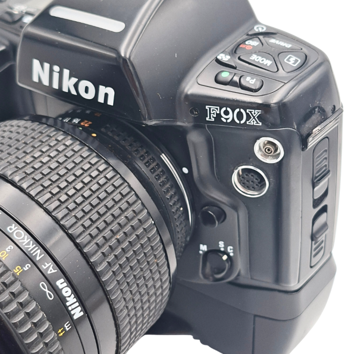 aparat-foto-film-nikon-f90x-obiectiv-28-200mm-d.jpg [2]
