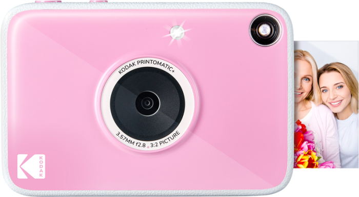 „KODAK Printomatic + Pink cameră instant point-and-shoot cu vizor optic și print ZINK 2×3 inch autoadeziv". [17]