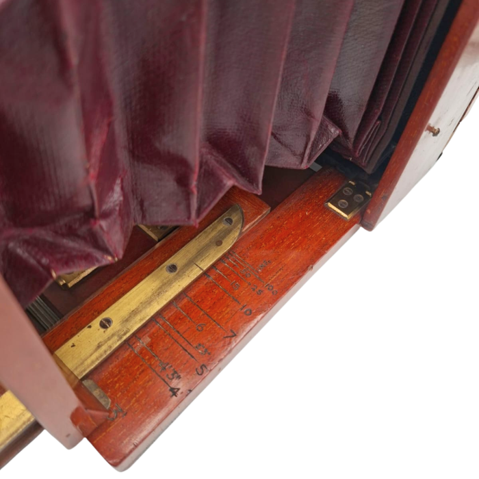 aparat-foto-colectie-lemn-burduf-rosu-reisecamera-1900.jpg [5]