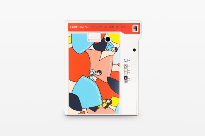 Lomography Lomo'Instant Automat Camera & Lenses Sundae Kids Edition – aparat foto instant complet automat cu film Fujifilm Instax Mini, design ilustrat exclusiv Sundae Kids, obiectiv 60mm fully automatic + 3 lentile atașabile (Fisheye, Wide-Angle, Close-up), expunere complet automată avansată, aperturi f/8 și f/22, moduri Auto și Bulb 30 secunde, expuneri multiple nelimitate, telecomandă wireless în capacul lentilei, filtre gel color, 2×CR2 + 1×CR1632, GTIN 9007710006569, SKU LI850SUN [3]