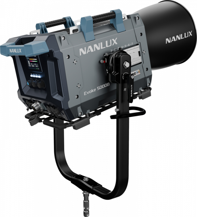 NANLUX Evoke 5000B Spot Light in Flight Case cu Reflector de 45° [4]