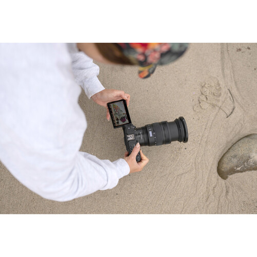 Nikon ZR + 24-70mm f/4 S - Cameră Cinema Full-Frame 6K Compactă cu Dual Base ISO, R3D NE și Stabilizare IBIS pentru Filmări Profesionale [18]