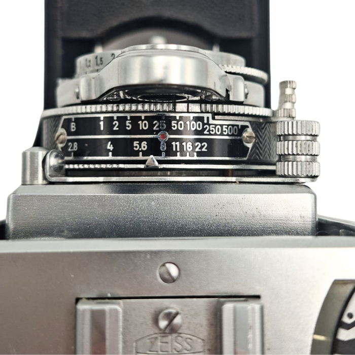 zeiss-ikon-contessa-35-camera-pliabila-vintage-fata.jpg [5]