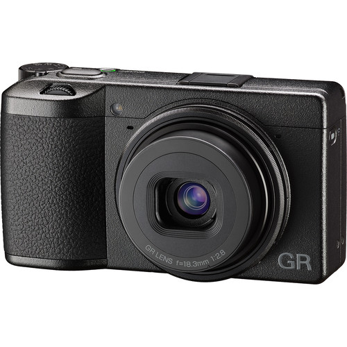 Ricoh GR III – Cameră compactă APS-C pentru fotografie de stradă, cu performanță profesională într-un corp minimalist [2]