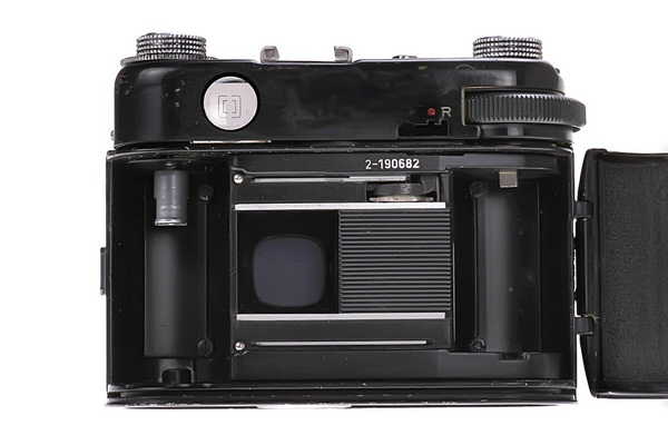 Robot Star 25 – aparat foto mecanic 35mm fabricat în Germania, cu mecanism de avans cu arc [9]