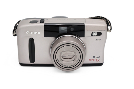Aparate Foto Compacte (SH) - Aparat foto compact premium pe film 35mm Canon Prima Super 135 second hand, finisaj elegant argintiu cu negru, expunând obiectivul Canon Zoom Lens 38-135mm