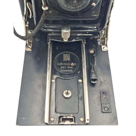 ernemann-6x9-folding-camera-detective-aplanat.jpg [2]