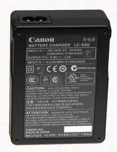 Canon LC-E6 , incarcator pentru acumulatorul LP-E6, LP-E6N, LP-E6NH, LP-E6P [1]