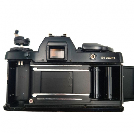 Contax 139 Quartz + Obiectiv Yashica DSB 50mm f/1.9 – Cameră SLR 35mm cu obturator quartz [4]