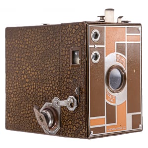 Aparat foto Kodak Beau Brownie No.2 – design Art Deco, aparat box vintage de colecție (1930–1933) [1]
