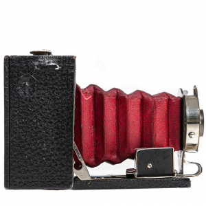 Aparat foto vintage Kodak No.2 Folding Brownie – clasic portabil din 1904, simbol al fotografiei accesibile [4]