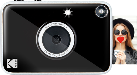 „KODAK Printomatic + Black cameră instant point-and-shoot cu vizor optic și print ZINK 2×3 inch autoadeziv". [4]
