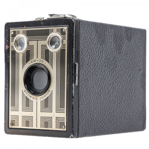 Aparate de colectie de tip Box-Camera - Kodak Six-20 Brownie Junior – Cameră box vintage cu design Art Deco, ideală pentru colecționari și pasionați de fotografie analog