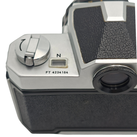 aparat-foto-film-nikon-nikkormat-ft-obiectiv-nikkor-50mm.jpg [4]