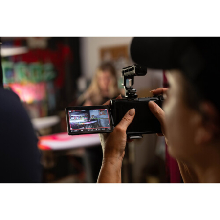 Nikon ZR + 24-70mm f/4 S - Cameră Cinema Full-Frame 6K Compactă cu Dual Base ISO, R3D NE și Stabilizare IBIS pentru Filmări Profesionale [18]