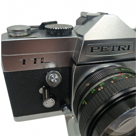 Petri TTL cu Petri 55mm f/1.8 – Cameră SLR analog japoneză cu expunere TTL și montură M42 [1]