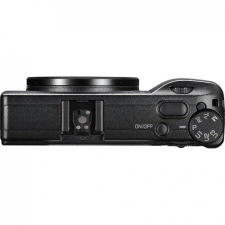 Ricoh GR III – Cameră compactă APS-C pentru fotografie de stradă, cu performanță profesională într-un corp minimalist [10]