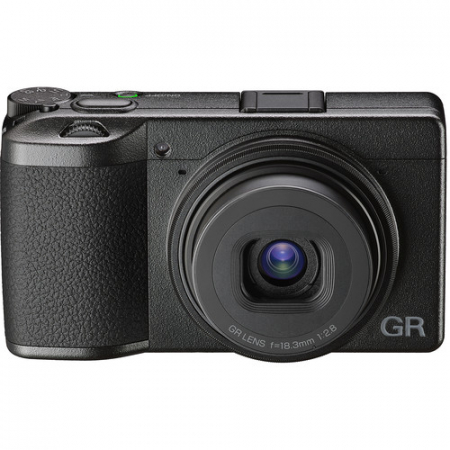 Ricoh GR III – Cameră compactă APS-C pentru fotografie de stradă, cu performanță profesională într-un corp minimalist [3]