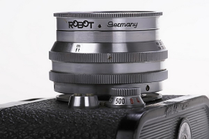Robot Star 25 – aparat foto mecanic 35mm fabricat în Germania, cu mecanism de avans cu arc [7]