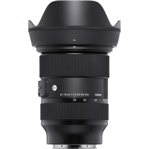 Obiective Mirorless - Obiectiv Sigma 24-70mm f/2.8 DG DN Art montat pe cameră Sony Alpha, perfect pentru fotografie de eveniment.