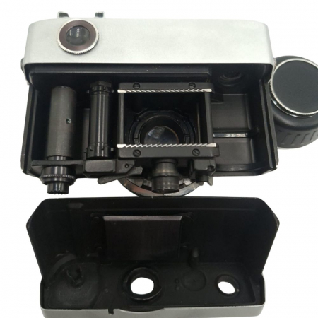 Werra 1 cu obiectiv Tessar 50mm f/2.8 – Cameră analog 35mm fabricată de Carl Zeiss Jena în Germania de Est [3]