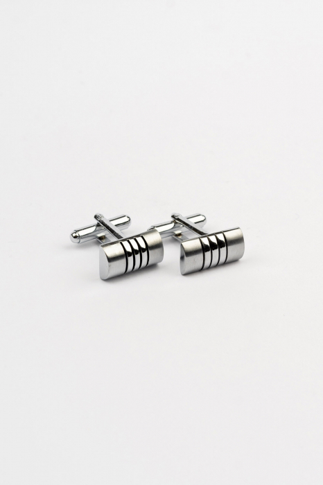 Butoni argintii cu decupaj geometric B 38 [2]