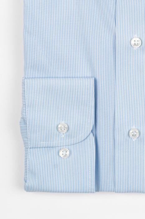 Camasa barbati regular fit cu dungi fine verticale albe si bleu [2]