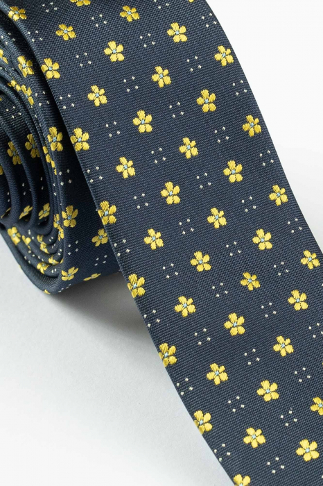 Cravata ingusta neagra cu elemente florale [2]