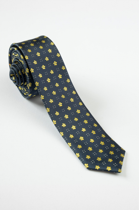 Cravata ingusta neagra cu elemente florale [1]
