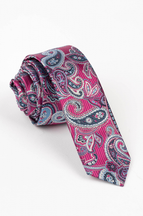 Cravata ingusta roz magenta cu imprimeu paisley bleu si argintiu