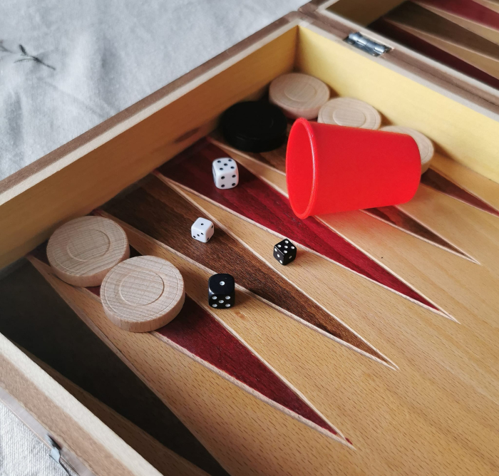Set Cupa si 20 zaruri de 10 mm si 7 mm, bine finisate, pentru Table si alte jocuri [2]