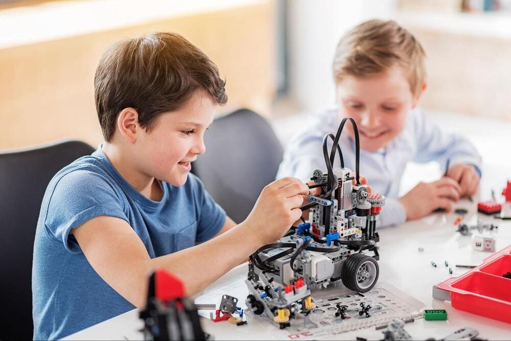 Idei de cadouri pentru copii pasionați de robotică și tehnologie: ghid complet