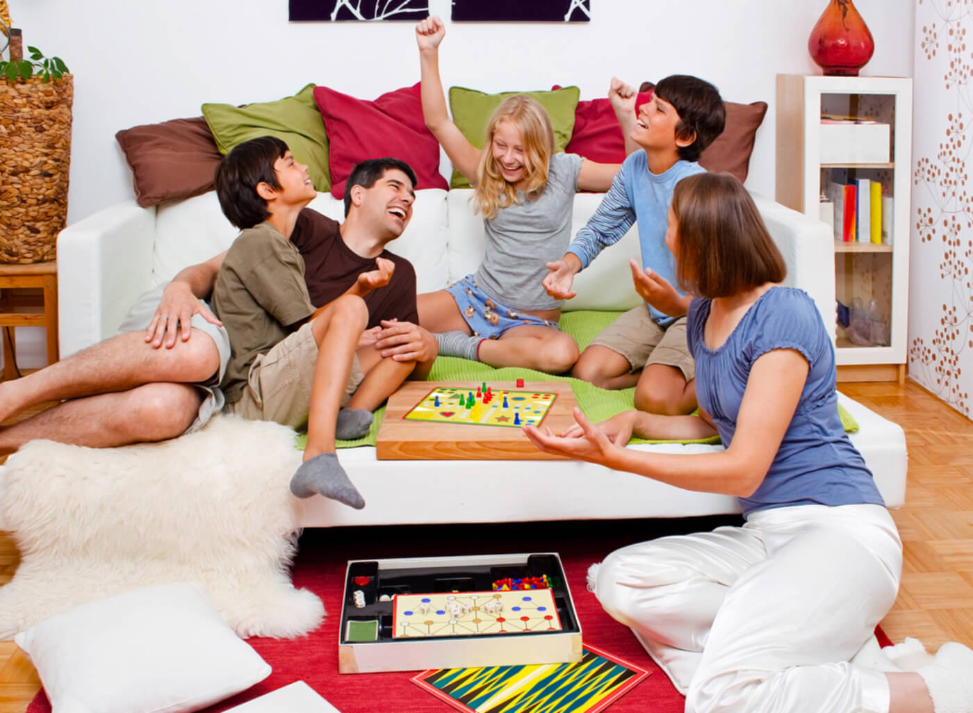 Cum poti Petrece timp Calitativ Alaturi de cei Dragi? Descopera Jocuri de Societate pentru Familie