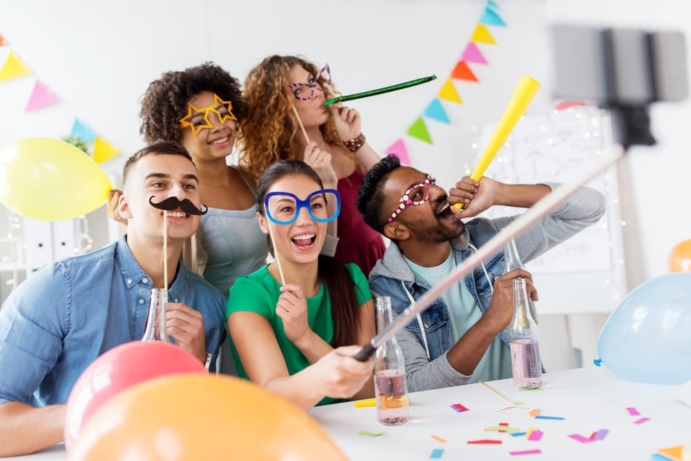 Jocuri de băut pentru petreceri: Cum să te distrezi alături de prieteniÎ