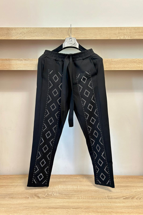 COMPLEU BLACK GEOMETRIC [2]