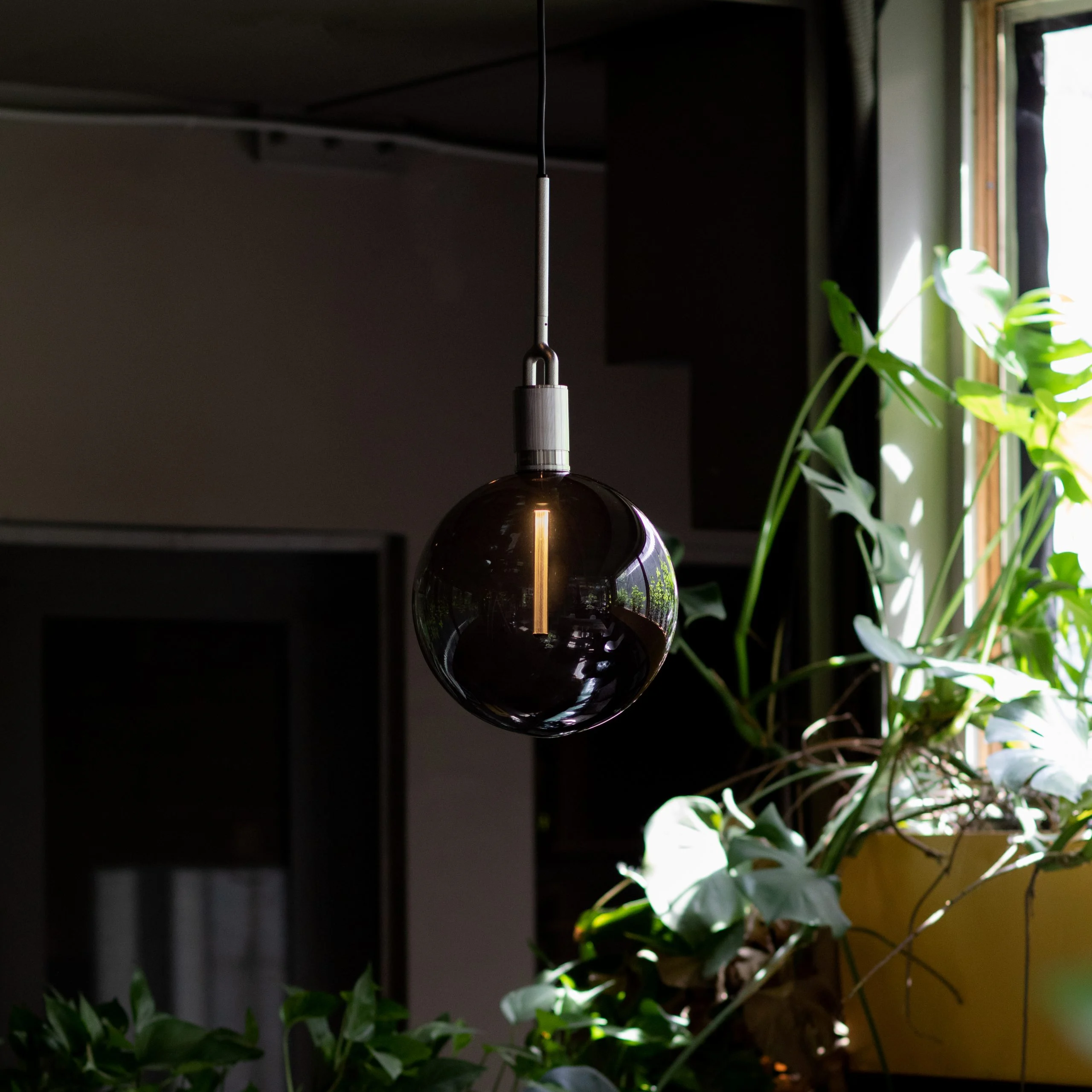 Pendul Large Globe Opal Smoked Buster + Punch [4]
