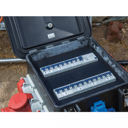 Distribuitor de putere M5 pentru santier 32A 22kW IP44 intrare cablu H07RN-F 5G6 2m fisa 5 poli 6h 32A iesire 1x priza CEE 5 poli 16A , 2 x prize CEE 5 poli 32A si 3 prize schuko IP44 [1]