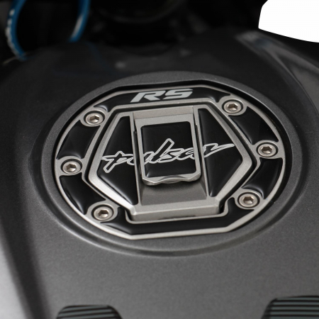 BAJAJ PULSAR RS 200          [5]