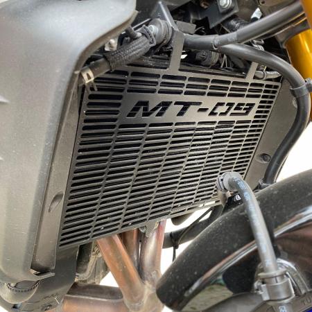 YAMAHA MT-09          [2]