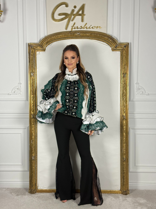 Camasa cu Motive Traditionale Hellia [6]