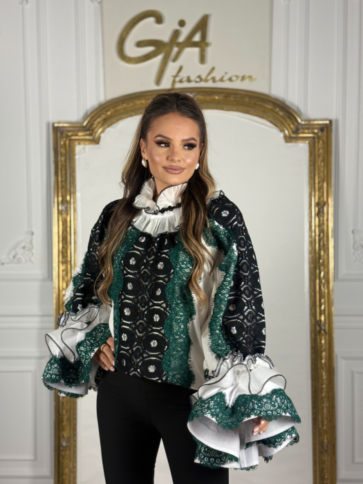 Camasa cu Motive Traditionale Hellia [4]